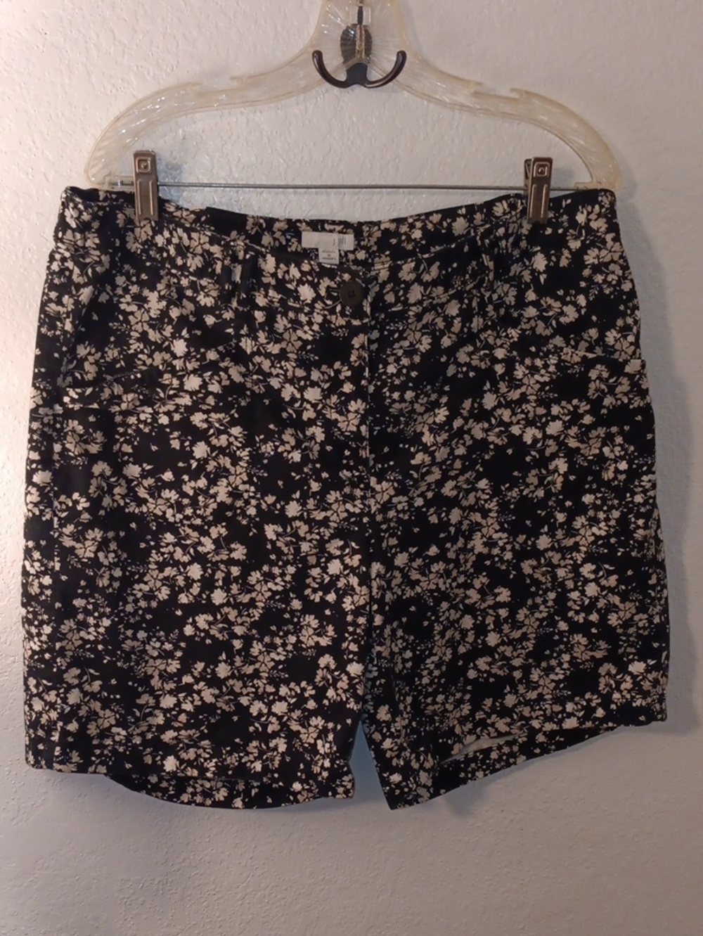 J. Jill Black and Cream Floral Button-Front Shorts